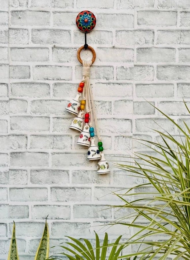 Crafty Co - Think Creative مجموعة أجراس معلقة من السيراميك المكرمية المصنوعة يدويًا من كرافتي كو. - باقة من 5 أجراس صغيرة متعددة الألوان مع خطاف خشبي | أجراس صغيرة مزخرفة احتفالية لعيد ديوالي ولتعليقها على الجدران في المنزل والشرفة والباب - Image 5